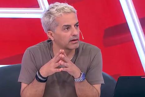 El especialista en espectáculos ya encontró a la figura que ocupará el lugar vacío del panel. Foto: captura de video América TV El especialista en espectáculos ya encontró a la figura que ocupará el lugar vacío del panel. Foto: captura de video América TV