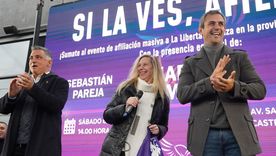 Karina Milei junto a Sebastián Pareja y Martín Menem en un acto de La Libertad Avanza.