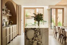 Es común en el día a día dejar los cargadores de celulares enchufados. Créditos:&nbsp;Future / Mary Wadsworth