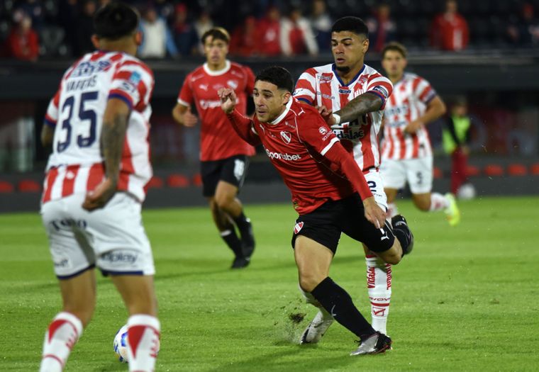 Independiente y Unión se enfrentan en el Coloso Marcelo Bielsa por 16avos de final.