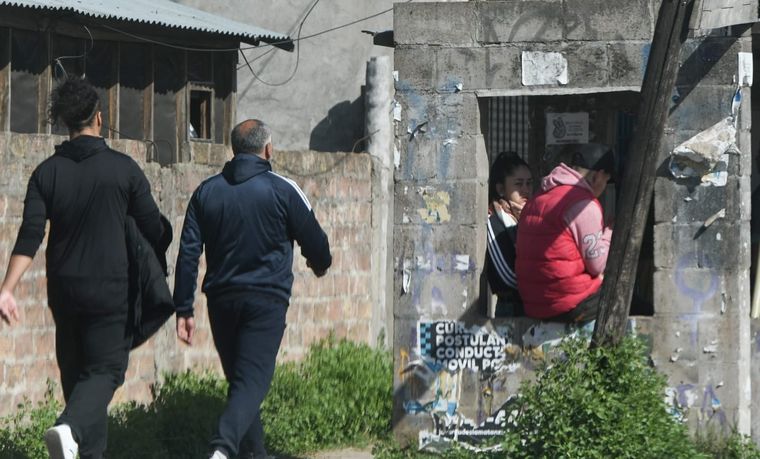 El cuerpo fue descubierto a metros de un arroyo que desemboca en el río Matanza. Foto: Juan Ignacio Blanco / MDZ