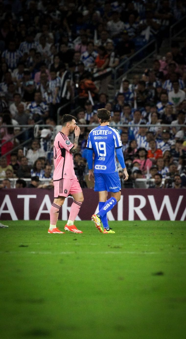 Jordi Cortizo junto a Messi en el partido de vuelta. Foto: X: @JordiCortizo