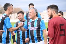 Cornejo jugó al fútbol con colegas de Cambia Mendoza. Foto: @alfredocornejo Cornejo jugó al fútbol con colegas de Cambia Mendoza. Foto: @alfredocornejo