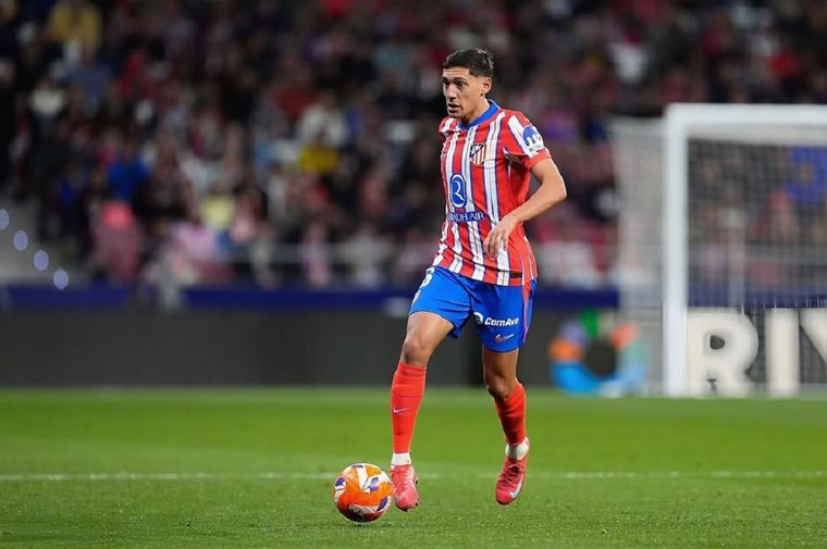 Nahuel Molina, que se perfilaba como prescindible, podría ser la solución de Simeone en la defensa del Atlético.