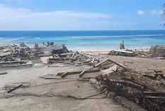 Foto: REUTERS. Así quedó tras el tsunami la playa de Nukualofa, en la isla de Atata, de donde es Lisala Folau.