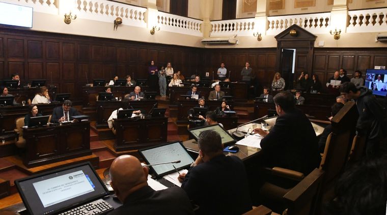 El Senado provincial discutirá la derogación del adicional docente en medio de la campaña electoral. Foto: Rodrigo DAngelo / MDZ