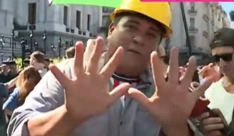 Un albañil conmovió con su testimonio en la marcha de la CGT. Foto: Captura de video