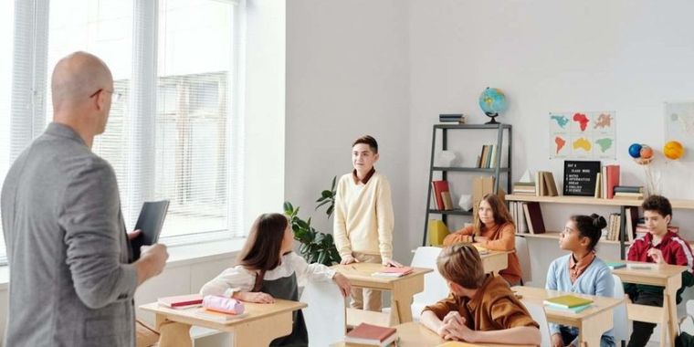 La educación emocional no es un “complemento”: es el suelo sobre el que se construye todo lo demás. La educación emocional no es un “complemento”: es el suelo sobre el que se construye todo lo demás.