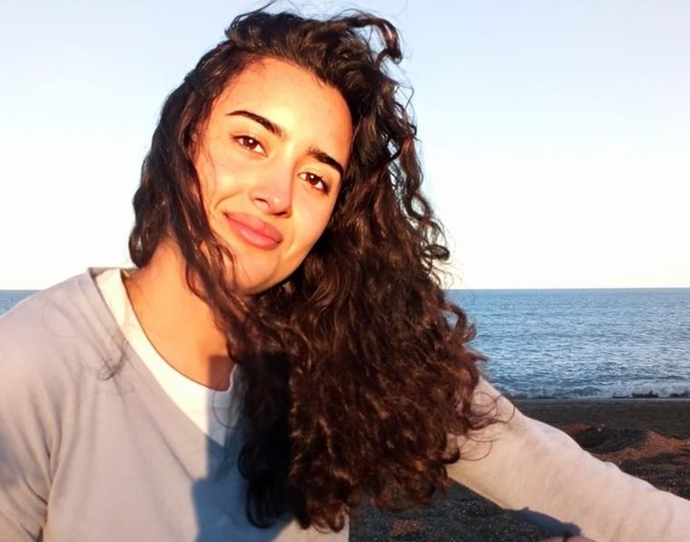 Malén Ledesma tenía 24 años cuando fue asesinada por su amigo, Iván Gabriel Juárez Cruz, quien ahora ocupa el banquillo de los acusados y enfrenta un juicio por jurados por el femicidio de la joven. Malén Ledesma tenía 24 años cuando fue asesinada por su amigo, Iván Gabriel Juárez Cruz, quien ahora ocupa el banquillo de los acusados y enfrenta un juicio por jurados por el femicidio de la joven.