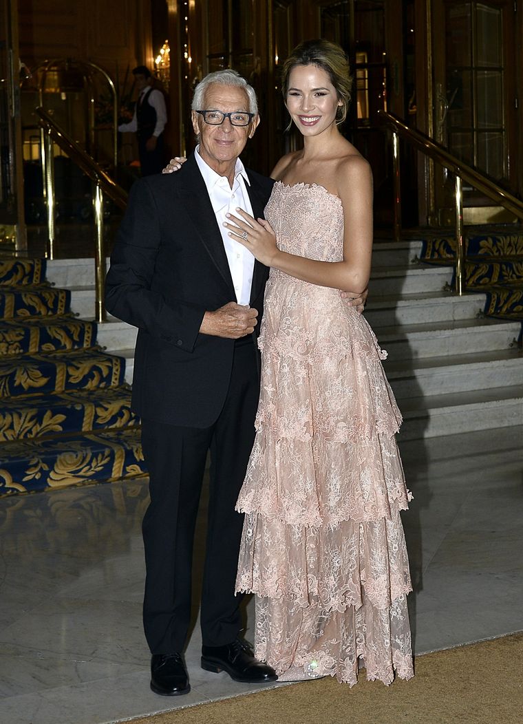 Los novios, llegando al hotel Alvear. (Foto: Infobae).