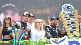 Hebe Casado se subió al podio del campeón mendocino del Turismo Nacional, Julián Santero. Hebe Casado se subió al podio del campeón mendocino del Turismo Nacional, Julián Santero.
