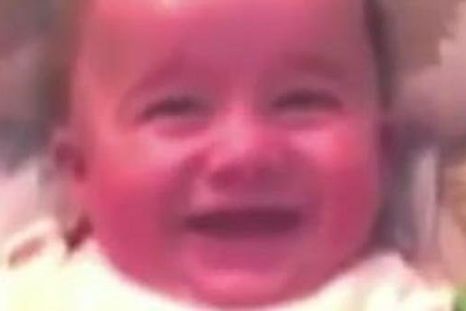 Conocé al adorable bebé que se ríe como un auténtico villano
