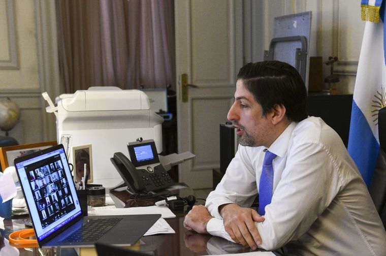 El ministro Trotta estuvo trabajando hoy sobre el plan de vacunación docente.