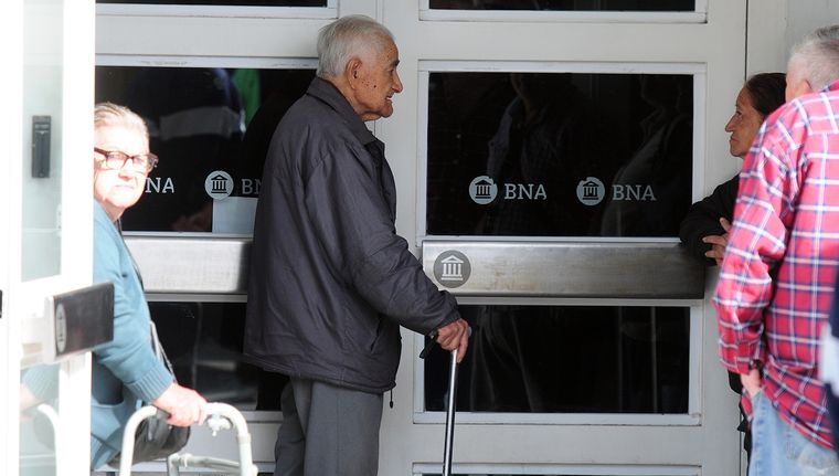 Así, mayo se despide con el último tramo de pagos y la vista puesta en una actualización que llegará con junio. Foto: ALF PONCE MERCADO / MDZ