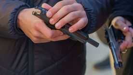 La medida de la Anmac dispone la extensión del plazo de vencimiento del registro para usar armas de fuego. La medida de la Anmac dispone la extensión del plazo de vencimiento del registro para usar armas de fuego.