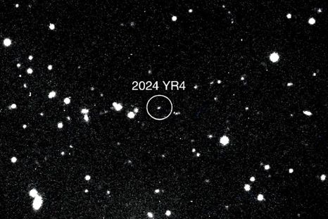 El asteroide YR4, captado por un telescopio espacial. Foto: Dpa.