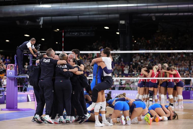 Julio Velasco guió a la Selección italiana a ganar su primera dorada. Foto: EFE