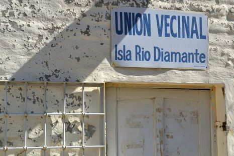 La Isla del Río Diamante: el Estado ausente que condena a un barrio entero La Isla del Río Diamante: el Estado ausente que condena a un barrio entero