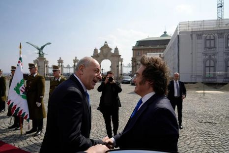 Milei con el presidente húngaro, Tamás Sulyok. Milei con el presidente húngaro, Tamás Sulyok.