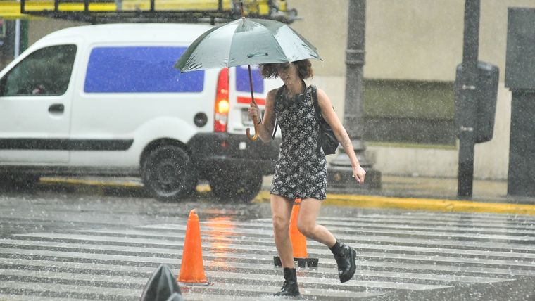 El Servicio Meteorológico Nacional emitió alertas por tormentas en nueve provincias Foto: NA