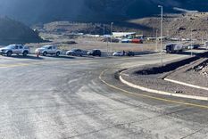 Interminable fila de autos para cruzar a Chile