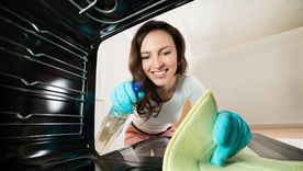 En tan solo unos minutos el horno lucirá como nuevo Foto: Shutterstock