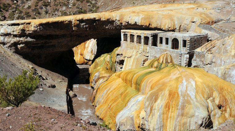 Las obras de mejora en Puente del Inca siguen esperando. Foto: ALF PONCE MERCADO / MDZ