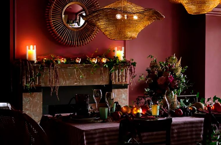 La decoración con el color bordó hoy está en todas partes y no hay mejor momento del año para adoptarlo que durante la Navidad. Foto: Pooky