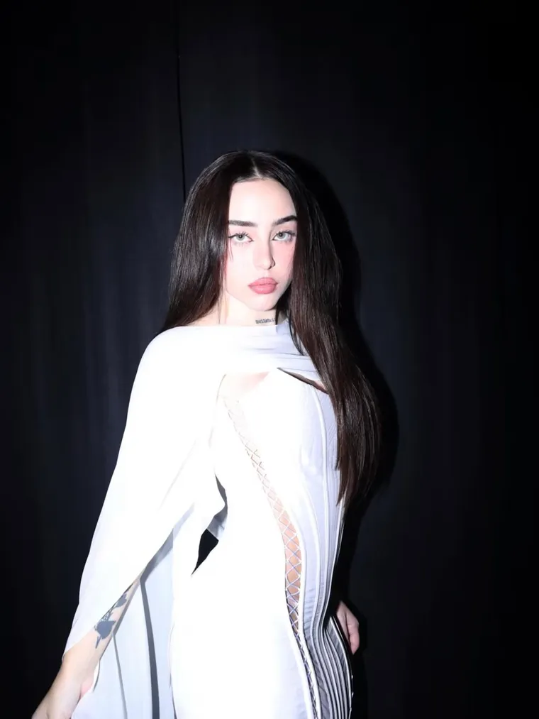 Nicki Nicole brilló con un look firmado por Valentina Schuchner. Nicki Nicole brilló con un look firmado por Valentina Schuchner.