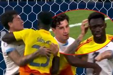 Josema Giménez provocó a Davinson Sánchez y éste le respondió con un cortito en el estómago. Foto: captura TV
