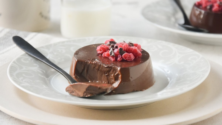 Esta receta combina técnicas de gelatina con sabores de repostería. Esta receta combina técnicas de gelatina con sabores de repostería.