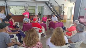 El intendente de Zarate Marcelo Matzkin, hablando con jubilados sobre la prorroga hasta el 2027 de la exención de impuestos a adultos mayores. El intendente de Zarate Marcelo Matzkin, hablando con jubilados sobre la prorroga hasta el 2027 de la exención de impuestos a adultos mayores.