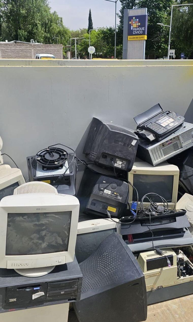 Celulares, computadoras y televisores podrán reciclarse gracias a las nuevas campañas municipales. Celulares, computadoras y televisores podrán reciclarse gracias a las nuevas campañas municipales.