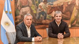 Alfredo Cornejo junto a Luis Caputo Alfredo Cornejo junto a Luis Caputo