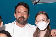Sorprende lo idénticas que son Jeniffer Garner y su hija Violet (17) gracias a las inéditas fotos de la fiesta de su padre, Ben Affleck. Foto: Instagram
