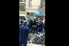 La tremenda batalla campal se registró frente al Sanatorio Güemes.