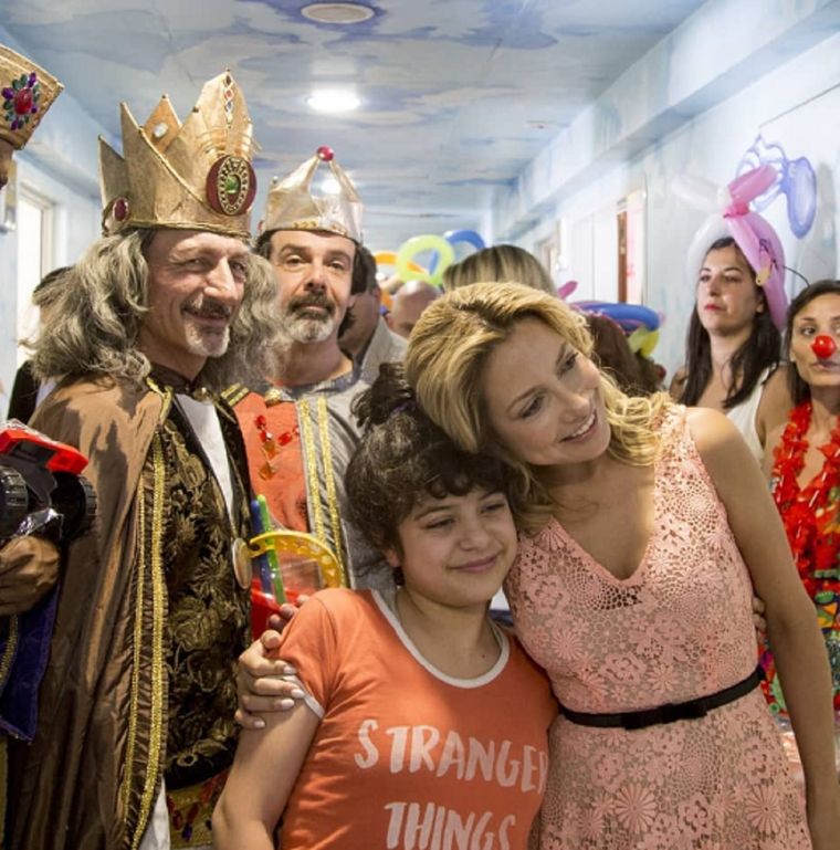 Fabiola Yañez entregó juguetes a los niños internados por el Día de Reyes