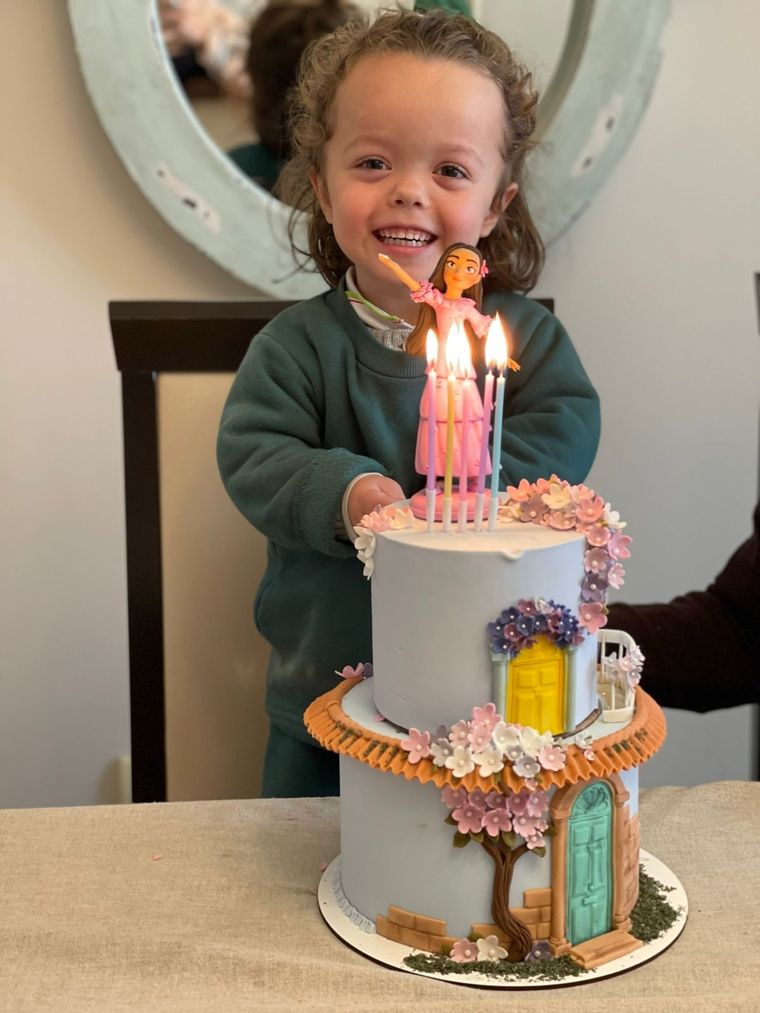 Máxima tiene 4 años y no puede interrumpir su tratamiento