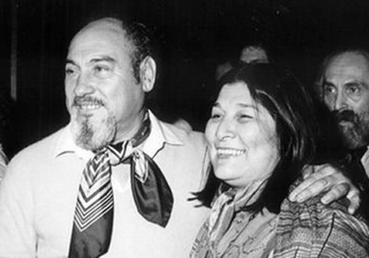 Mercedes Sosa fue una de las artistas perseguidas en la época y se exilió a Brasil en 1979. Mercedes Sosa fue una de las artistas perseguidas en la época y se exilió a Brasil en 1979.