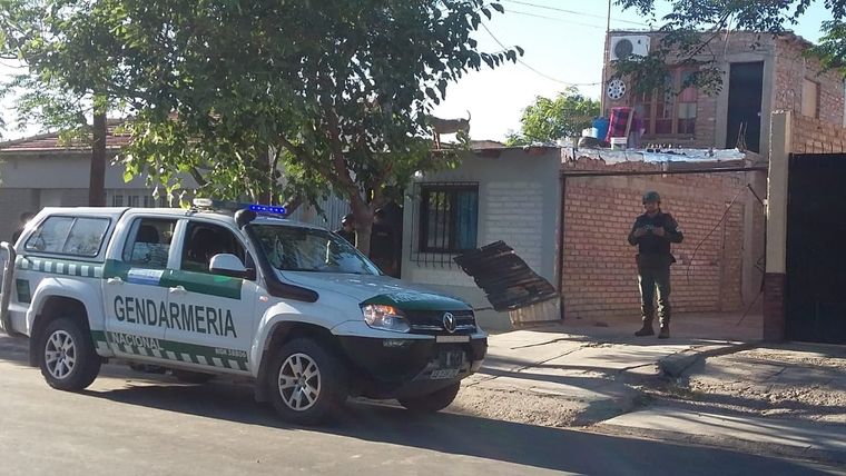Gendarmería llegó hasta tres domicilios para poder desbaratar la banda que comercializaba marihuana