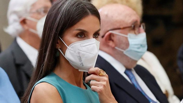 Uno de los vestidos que llevó Letizia Ortiz cuesta más de 500 euros Foto: Lecturas