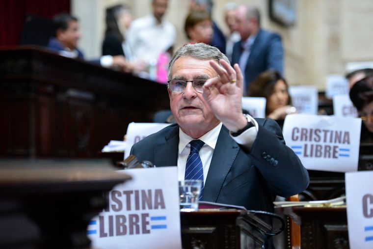 Agustín Rossi rechazó el DNU de Inteligencia del Gobierno de Javier Milei. Agustín Rossi rechazó el DNU de Inteligencia del Gobierno de Javier Milei.