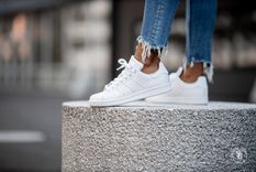las 9 zapatillas de la temporada que seran furor en el street style: ¿cual es tu favorita?