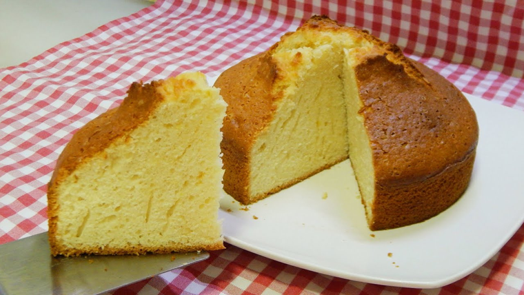 En algunas regiones, la receta de torta de anís también se prepara en versión budín, usando exactamente los mismos ingredientes. En algunas regiones, la receta de torta de anís también se prepara en versión budín, usando exactamente los mismos ingredientes.