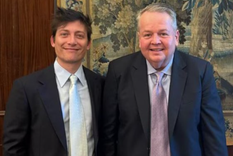 Santiago Caputo junto al asesor de Donald Trump, Barry Bennet.&nbsp;