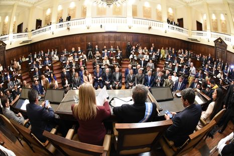 El voto de los indecisos define el futuro del FIT El voto de los indecisos define el futuro del FIT