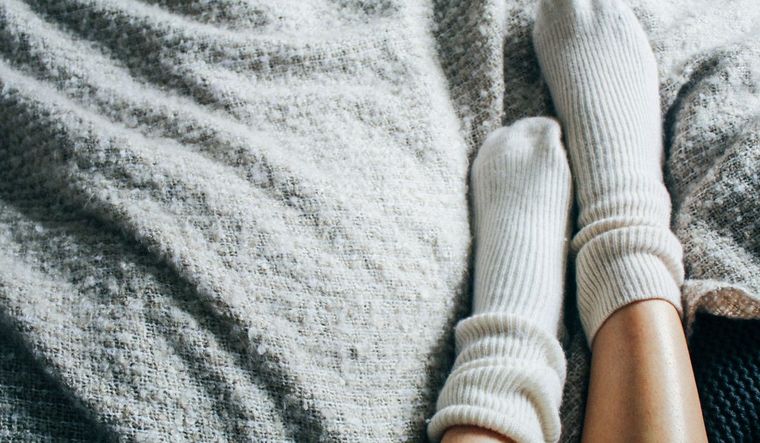 Mantener los pies abrigados ayuda a evitar la contracción involuntaria de los músculos. Mantener los pies abrigados ayuda a evitar la contracción involuntaria de los músculos.