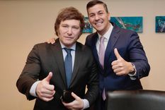 El presidente Javier Milei brindó una declaración conjunta con su par de Paraguay, Santiago Peña, en el marco de su visita al país vecino. Foto: Presidencia