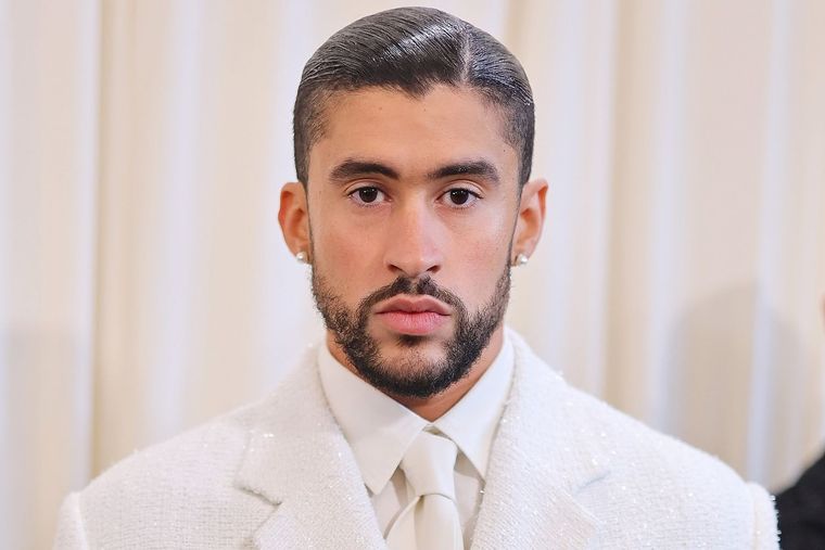 Bad Bunny sorprendió al aparecer en un video con la cabeza rapada. Foto: Archivo MDZ