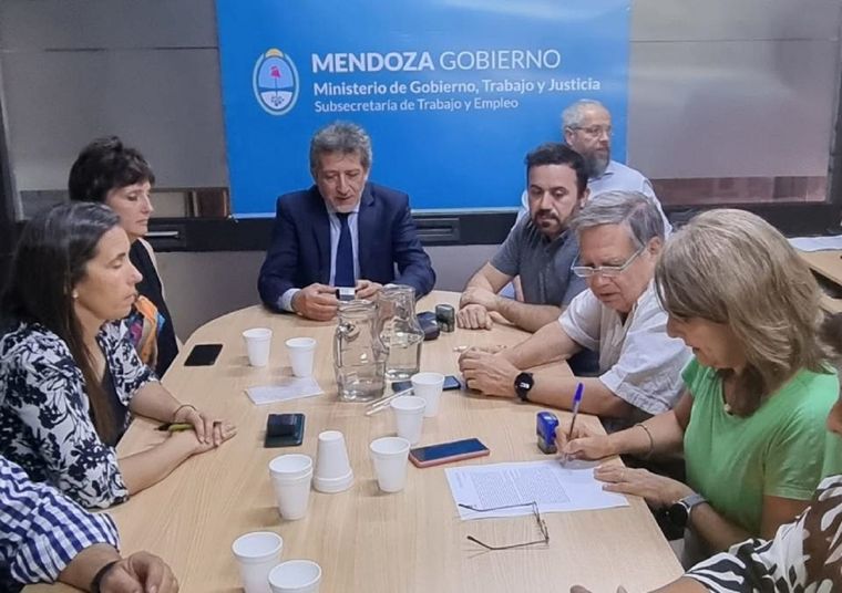 AMProS durante la última negociación paritaria con el Gobierno Foto: AMProS
